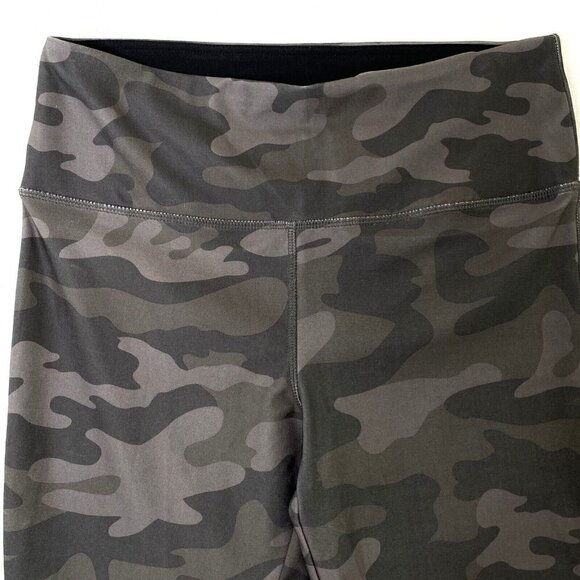 VOGO Athletica Pull On Leggings Womens size Medium Cropped Length Gray Camo - Picture 3 of 7
